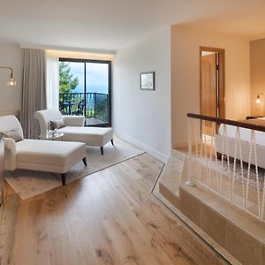 Deluxe Suite Spa Bath
